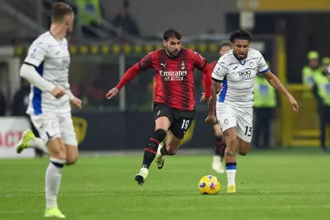 تقارير: مانشستر يونايتد يستهدف ضم ثنائي ميلان وأتالانتا